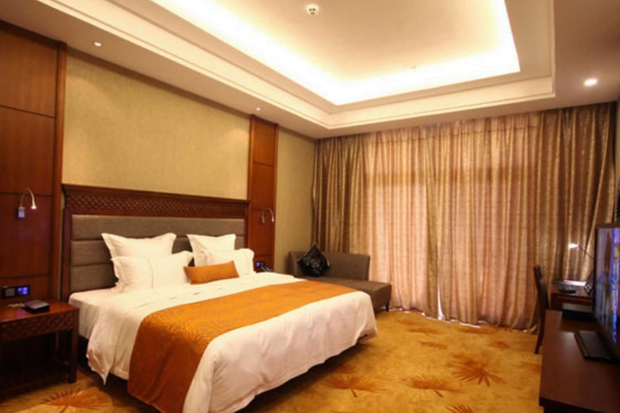 Готель Ramada Plaza Xishuangbanna Екстер'єр фото