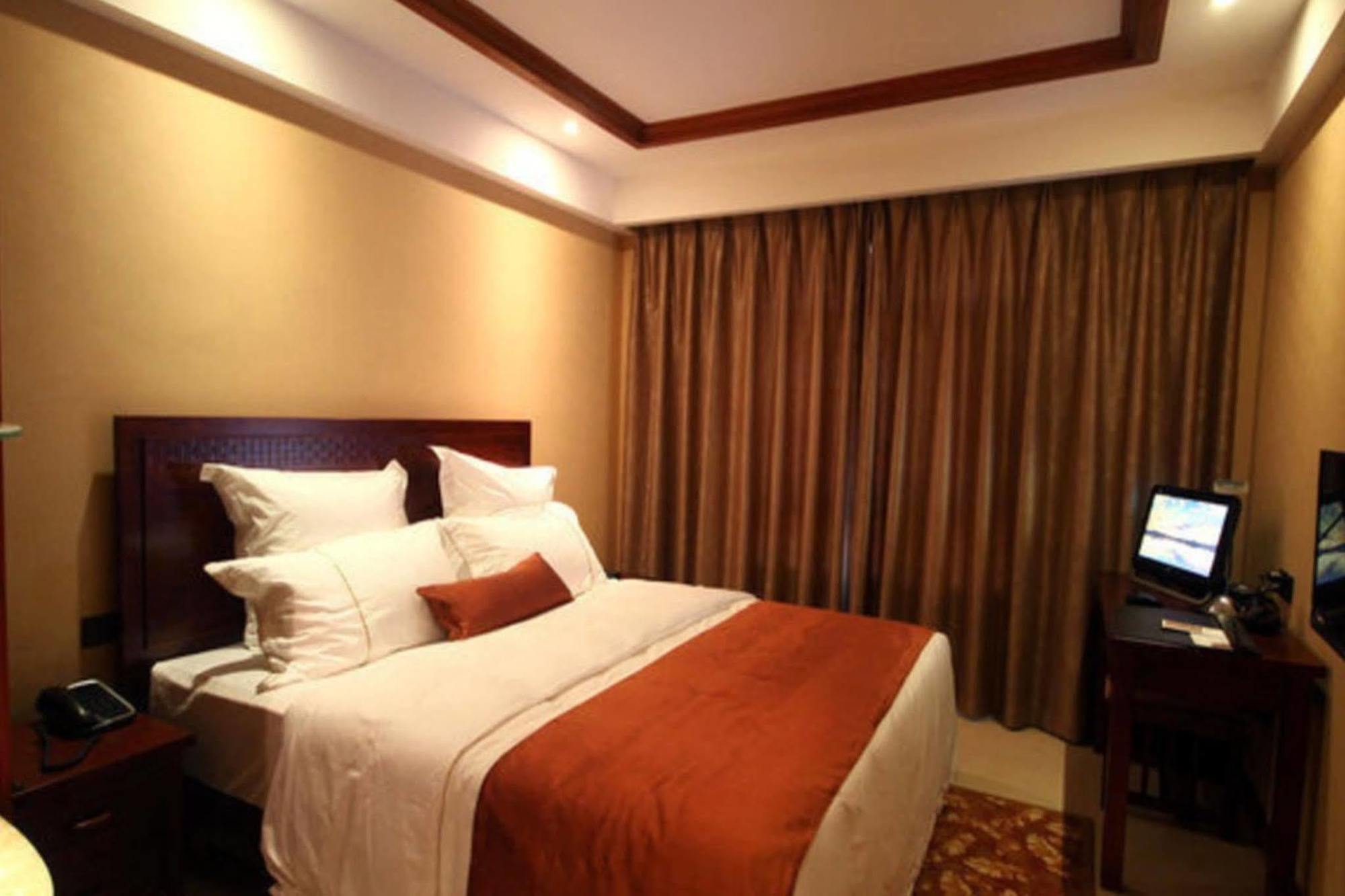 Готель Ramada Plaza Xishuangbanna Екстер'єр фото